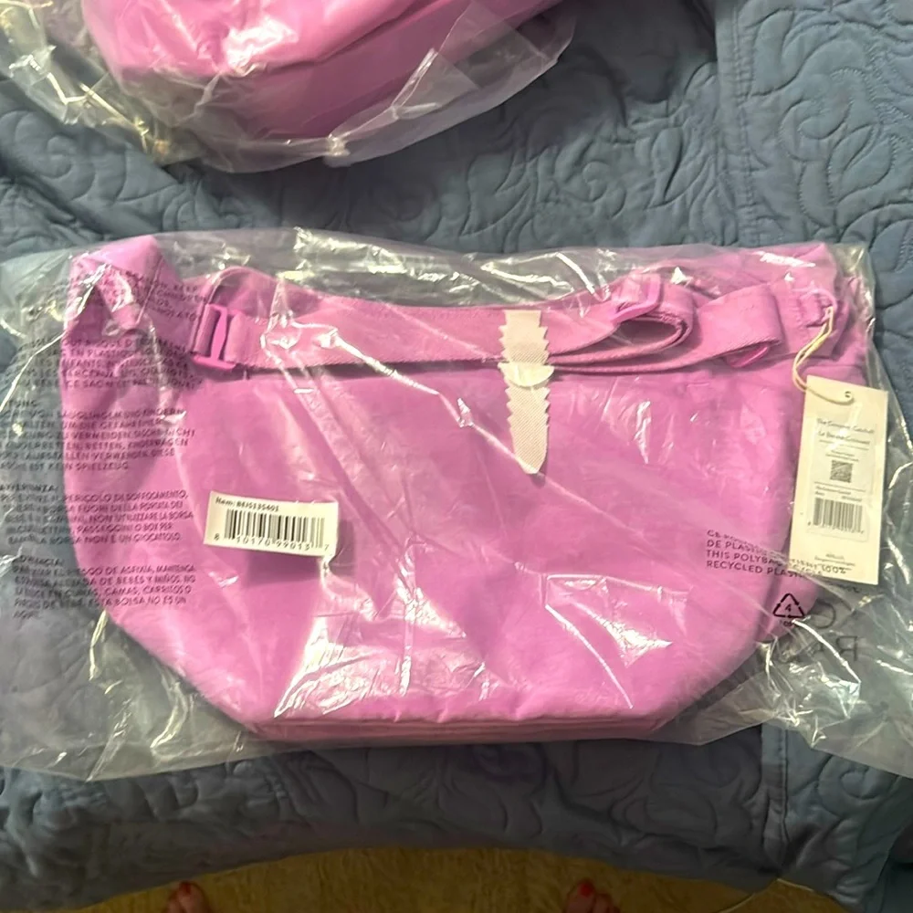 BÉIS The Crescent Catchall in Berry pink purple Pink Shoulder Bag dual wear NWT - Picture 1 of 4